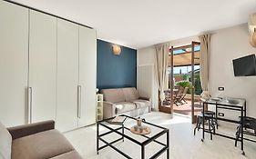 Splendido monolocale con spazioso giardino e veranda a 500 mt dal mare